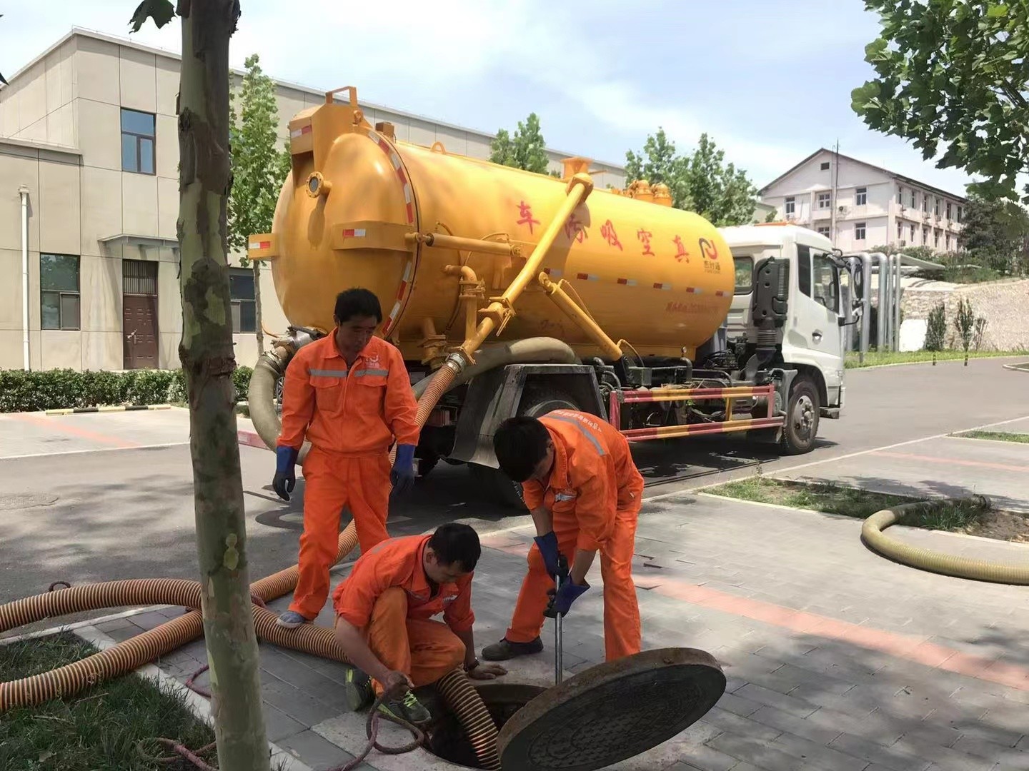 宁夏化粪池清理与5-8吨吸粪车施工效率分析